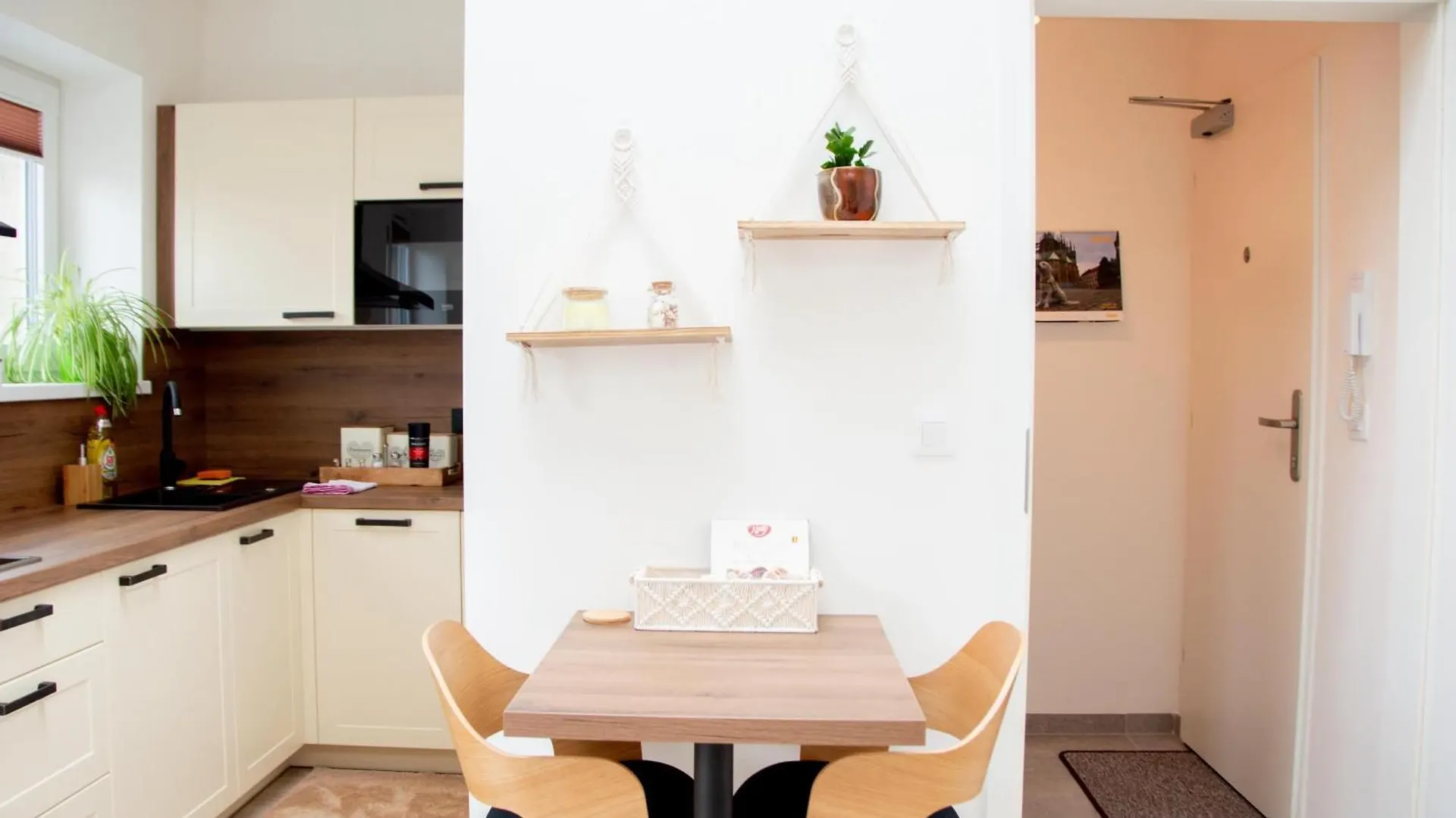 Charming Studio Near Prague Airport Tuchomerice 0*,